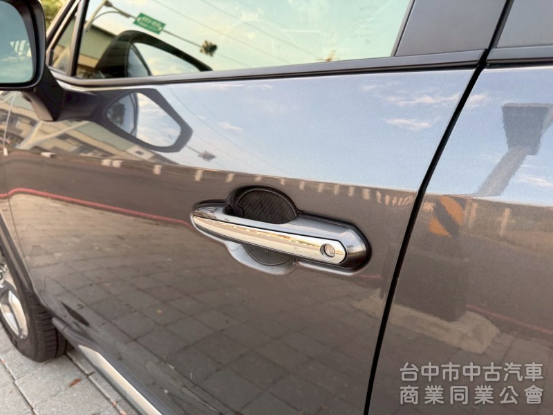 2019 Rav4 2.0旗艦跑三萬多