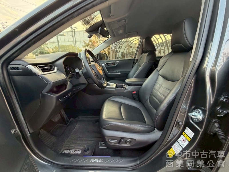 2019 Rav4 2.0旗艦跑三萬多