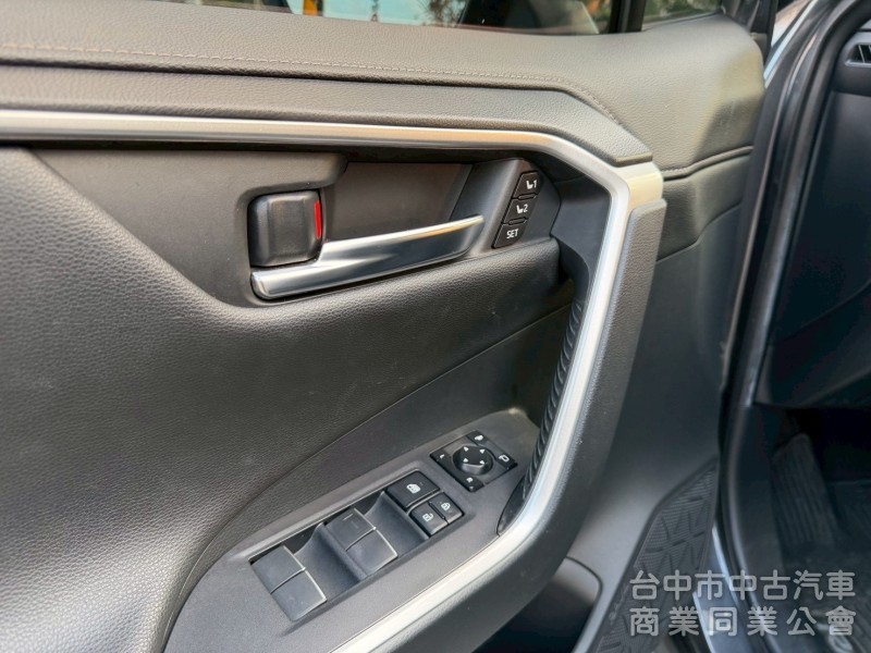 2019 Rav4 2.0旗艦跑三萬多