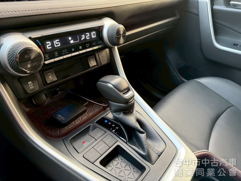 2019 Rav4 2.0旗艦跑三萬多