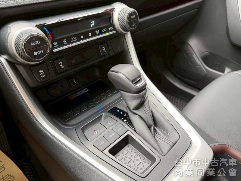 2025 Rav4 2.0旗艦新車