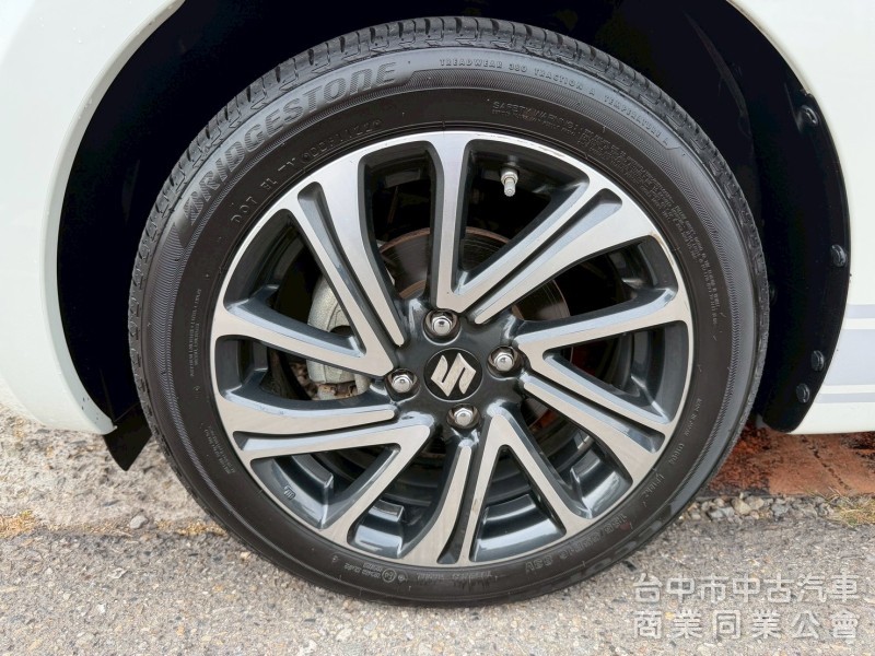 2022 Swift 1.2油電 跑五千多公里