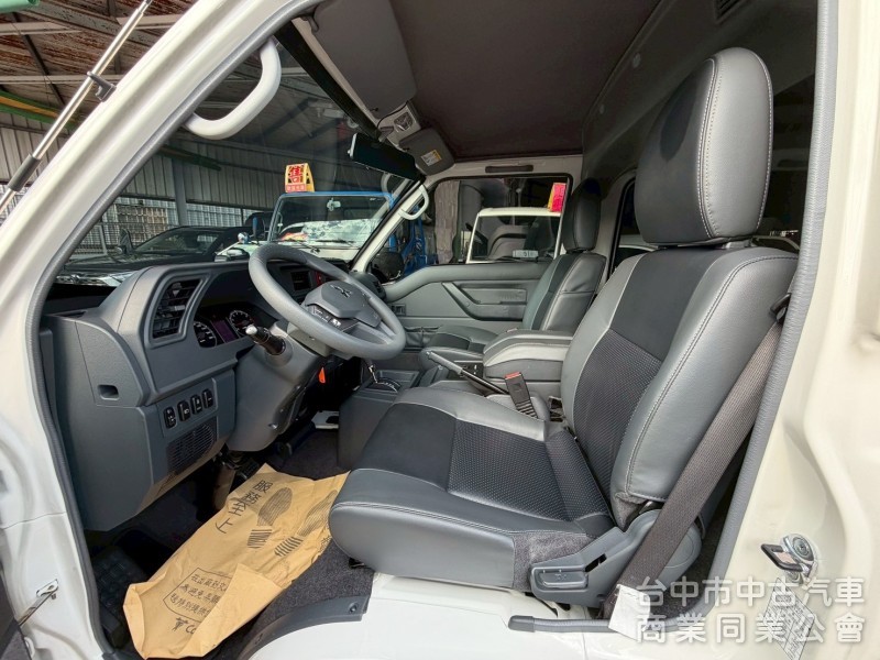 2023 得利卡廂型車 8人座自排