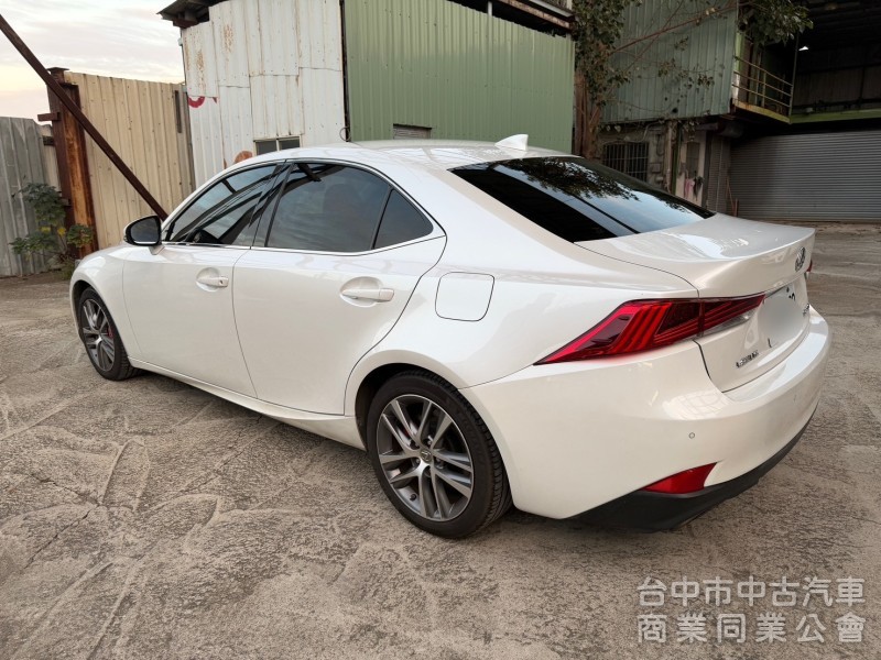 2017領 IS200t小改跑八萬多公里