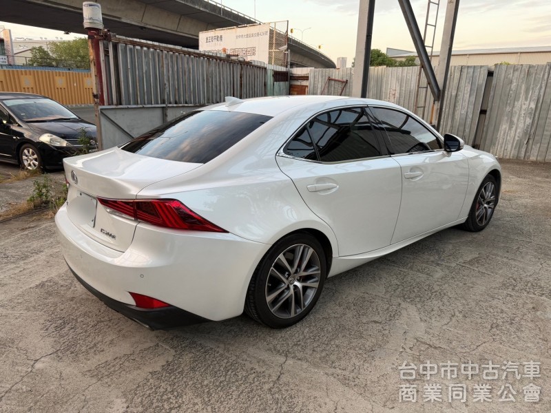2017領 IS200t小改跑八萬多公里