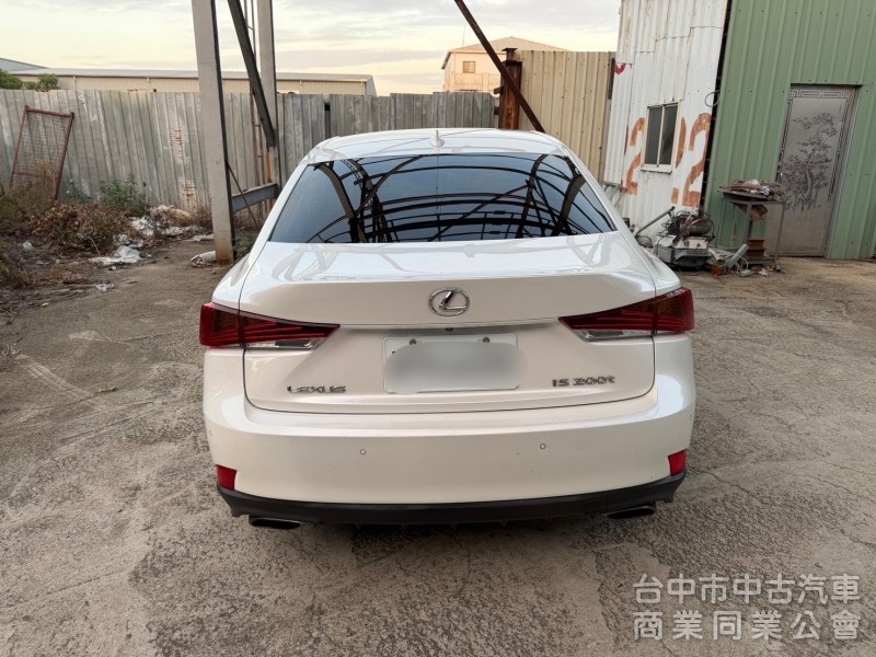 2017領 IS200t小改跑八萬多公里