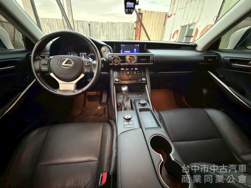 2017領 IS200t小改跑八萬多公里
