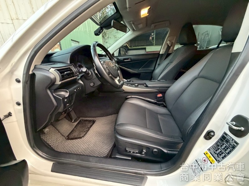2017領 IS200t小改跑八萬多公里