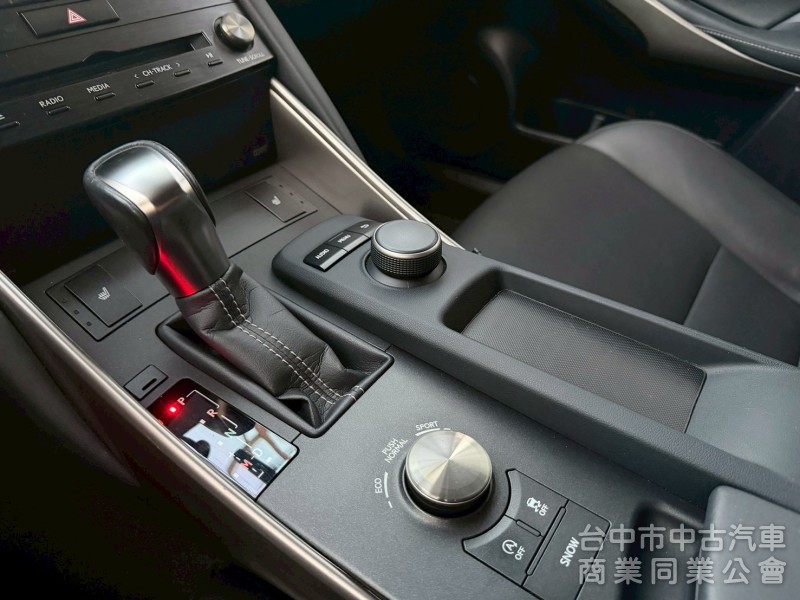 2017領 IS200t小改跑八萬多公里
