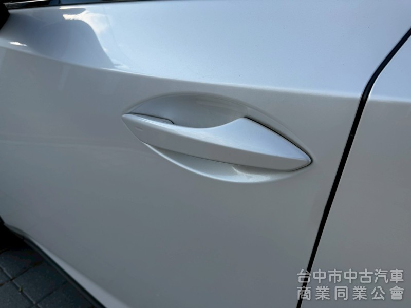 2015 NX200t旗艦跑八萬多公里