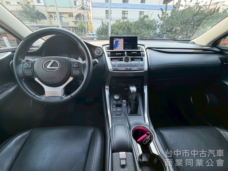 2015 NX200t旗艦跑八萬多公里