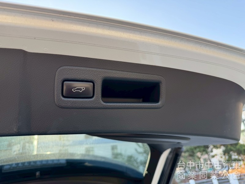 2015 NX200t旗艦跑八萬多公里