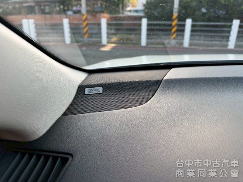 2015 NX200t旗艦跑八萬多公里