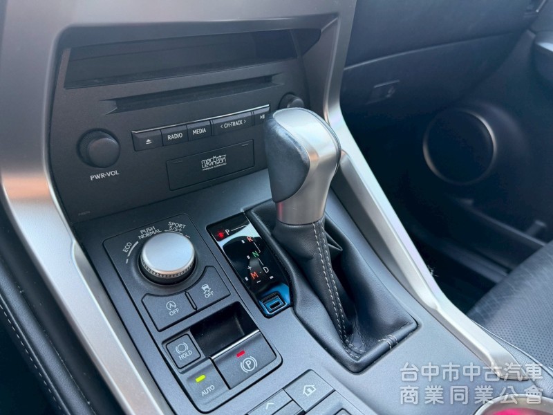 2015 NX200t旗艦跑八萬多公里