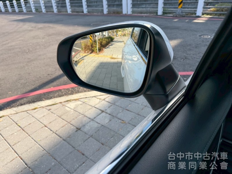 2015 NX200t旗艦跑八萬多公里