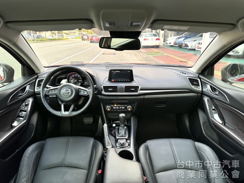 Mazda 3 2018款 自手排 2.0L 魂動馬3 GPS 一手車 尊榮安全款 4D 認證車 原版件 可全額貸