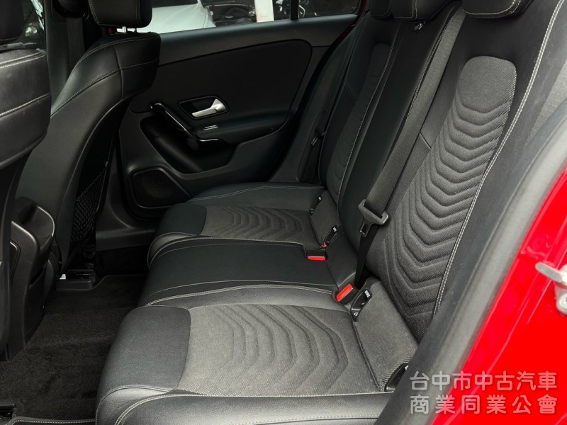 Mercedes-Benz A-Class A180 2020款 手自排 1.3L AMG 原鈑件 原廠保養 里程超少