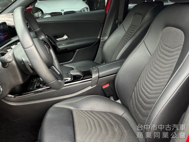 Mercedes-Benz A-Class A180 2020款 手自排 1.3L AMG 原鈑件 原廠保養 里程超少