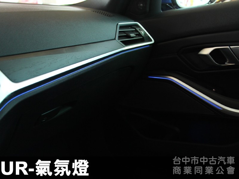 330I 配備有夠滿 電尾門 360環景 氣氛燈 抬顯 M-SPORT 雷射頭燈 HK音響 重視配備不二首選!!!