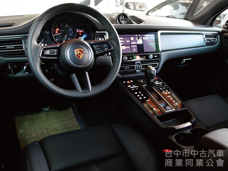 不用在考慮了 23年式全新MACAN最滿配 黑化尾燈.ACC.20吋鋁圈.PDLS+.變道輔助.14向電動椅.360環景