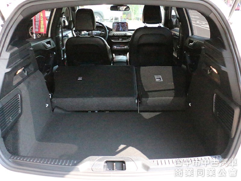 22.5年式小改賽道版.落地新車.新車保固.液晶儀表.Dynamic智慧頭燈.抬頭顯示器.B&O音響.可全貸.全車原漆