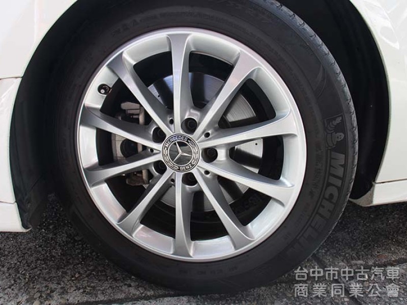 欲購從速快來看車✅保證只跑兩萬✅這樣的車況無從比較✅全車原鈑件✅AMG外觀套件✅ACC自動跟車✅環艙氣氛燈✅一手女用車