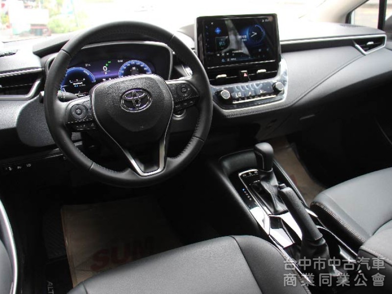正24年出廠⭕油電尊爵版⭕改款全數位儀表版✅CARPLAY✅倒車顯影✅盲點偵測✅全套免鑰匙✅全車原鈑件✅全額貸✅新車利率