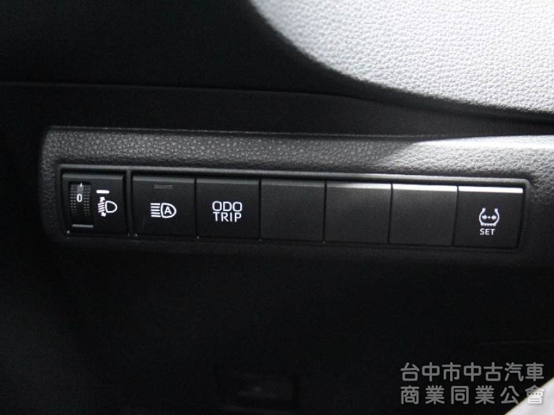 正24年出廠⭕油電尊爵版⭕改款全數位儀表版✅CARPLAY✅倒車顯影✅盲點偵測✅全套免鑰匙✅全車原鈑件✅全額貸✅新車利率