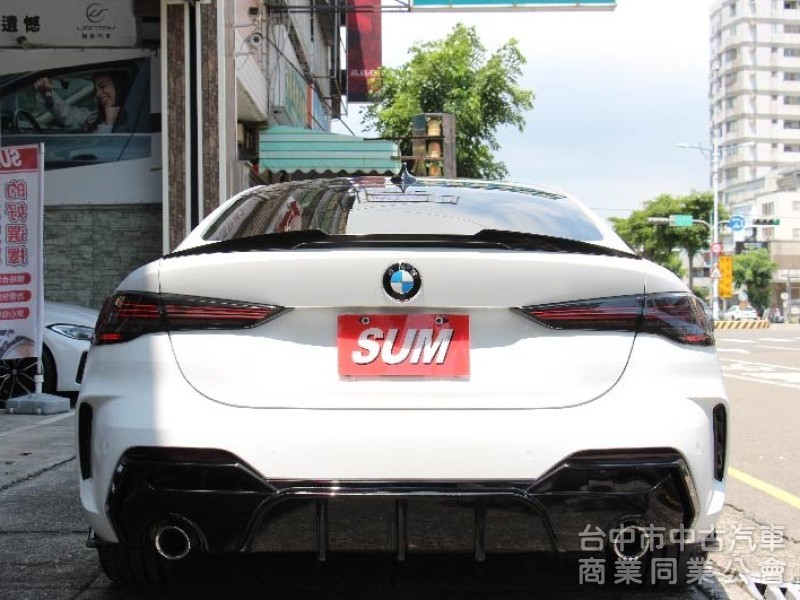 正22年出廠420I COUPE⭕全車消光白貼膜⭕小改款尾燈⭕原鈑件✅黃金眼大燈✅水晶排檔桿✅5AU輔助✅外觀空力套件✅