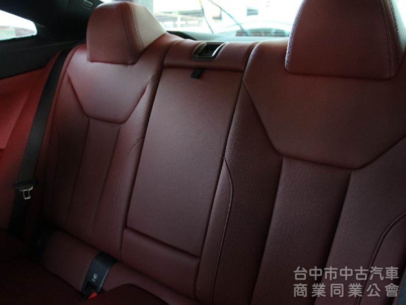 正22年出廠420I COUPE⭕全車消光白貼膜⭕小改款尾燈⭕原鈑件✅黃金眼大燈✅水晶排檔桿✅5AU輔助✅外觀空力套件✅