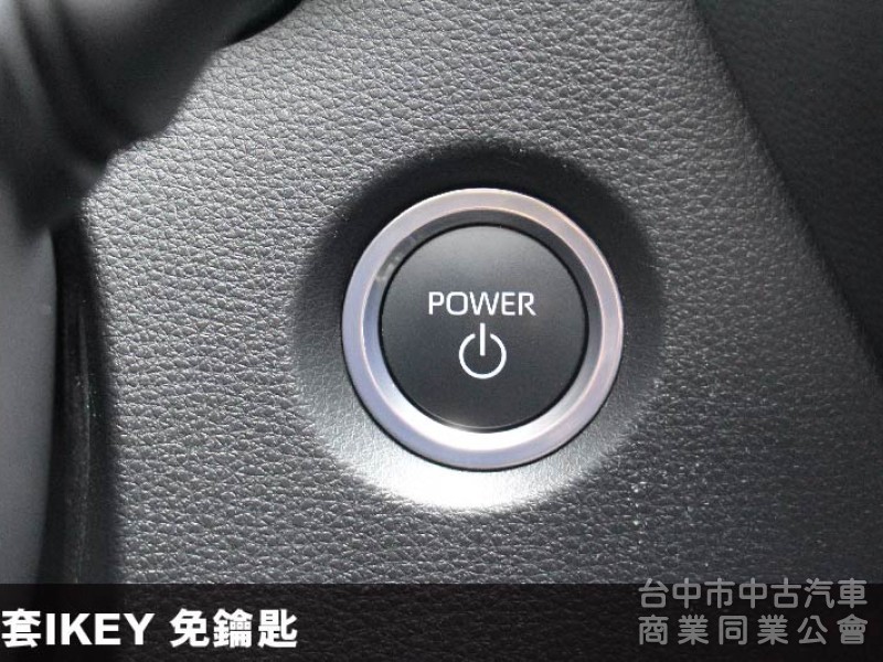 ⭕正25年出廠⭕油電尊爵版✅數位儀表板✅無線CARPLAY✅倒車顯影✅盲點偵測✅全套免鑰匙✅全車原鈑件⭕全額貸⭕新車利率