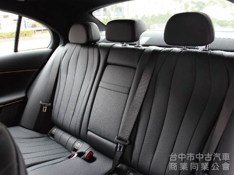 全網最低價保證實車實價⭕W214大改款 E350 四輪傳動✅P20輔助駕駛✅多光束頭燈 ✅全景天窗✅抬頭顯示器✅全新車