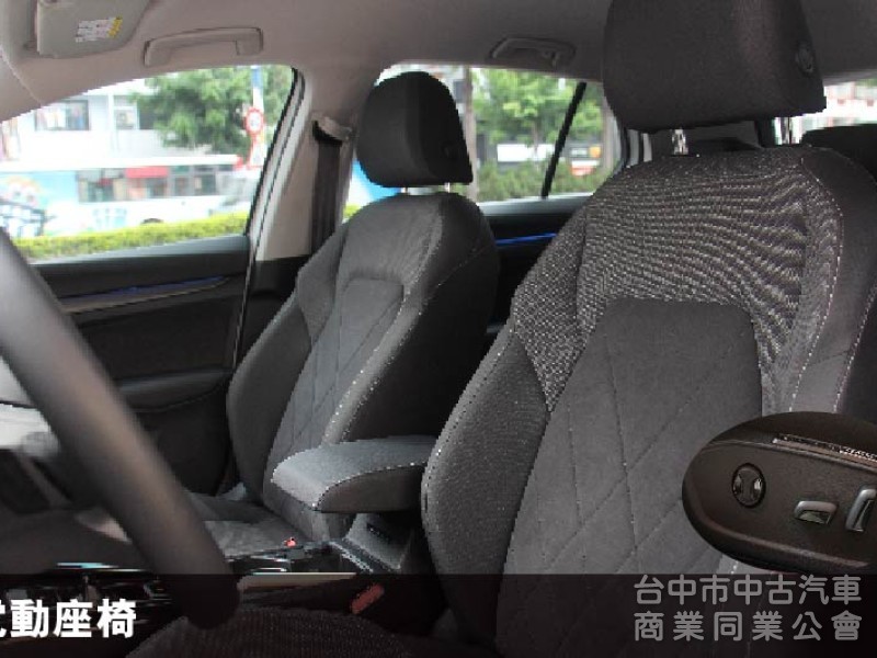 ⭕2024年出廠⭕僅跑9000KM⭕駕駛電動椅✅抬頭顯示器 ✅HK音響✅IQ DRIVE輔助✅盲點⭕實車在店⭕新車保固