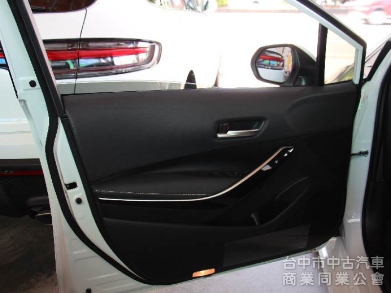 ⭕正25年出廠⭕油電豪華版✅無線CARPLAY✅倒車顯影✅盲點偵測✅全套免鑰匙✅全車原鈑件⭕全額貸⭕新車利率⭕原廠保固