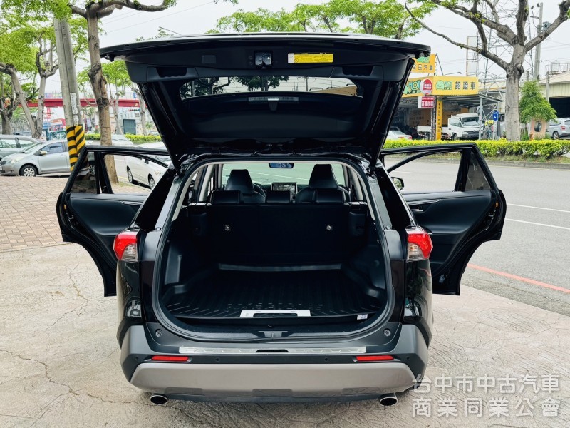 正2021/6出廠出廠10月掛牌 Toyota RAV4 2.0旗艦特仕 珍珠黑搭黑內裝 中部一手車 原鈑件 無菸車 
