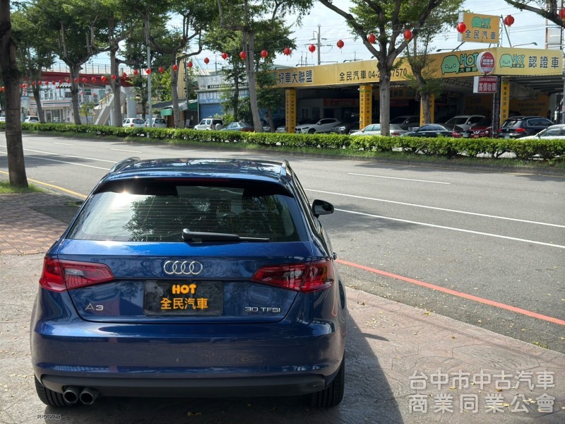 小改款 Audi A3 Sportback 30TFSI 金屬藍搭皮質與布織布黑內裝 正一手 原鈑件 低里程 無菸車 