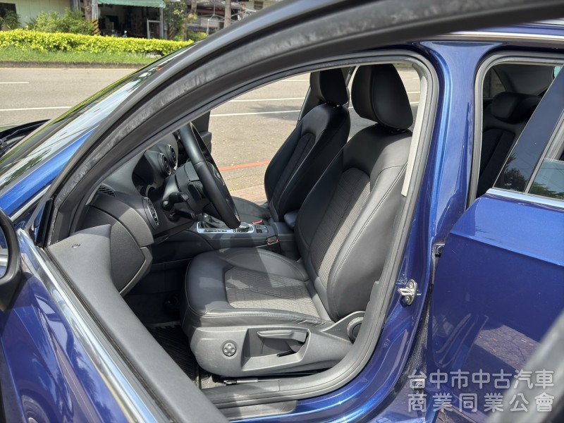 小改款 Audi A3 Sportback 30TFSI 金屬藍搭皮質與布織布黑內裝 正一手 原鈑件 低里程 無菸車 