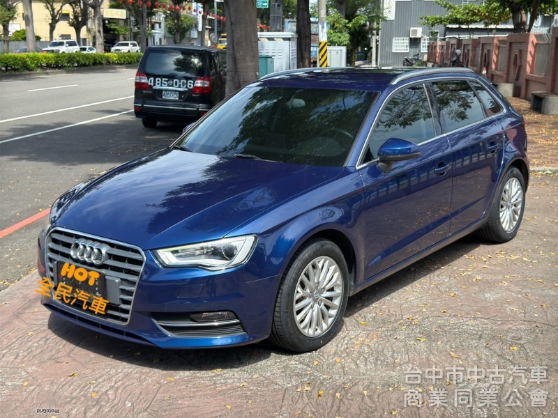 小改款 Audi A3 Sportback 30TFSI 金屬藍搭皮質與布織布黑內裝 正一手 原鈑件 低里程 無菸車 