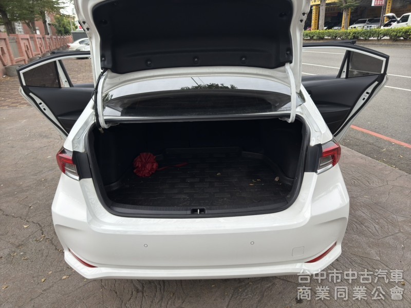 Toyota Altis(NEW) 1.8豪華+版  低里程 正一手 原鈑件 里程當然保證 免鑰匙啟動 ACC跟車 