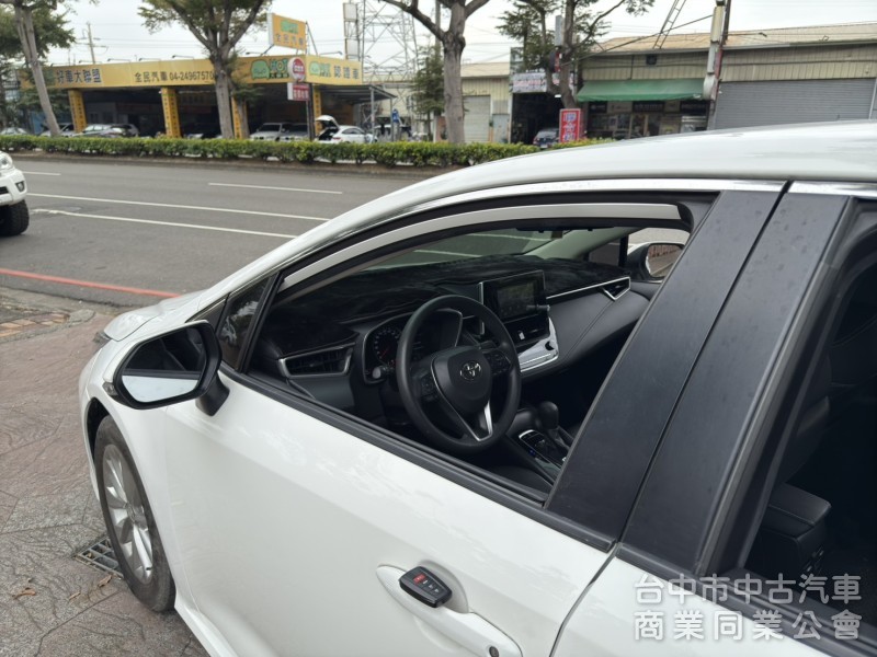 Toyota Altis(NEW) 1.8豪華+版  低里程 正一手 原鈑件 里程當然保證 免鑰匙啟動 ACC跟車 