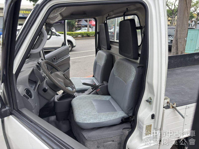 ERYCA 1.3 手排 框式 入檔 檔檔順暢 底盤安靜無異音 一手車 內裝乾淨 車況很健康