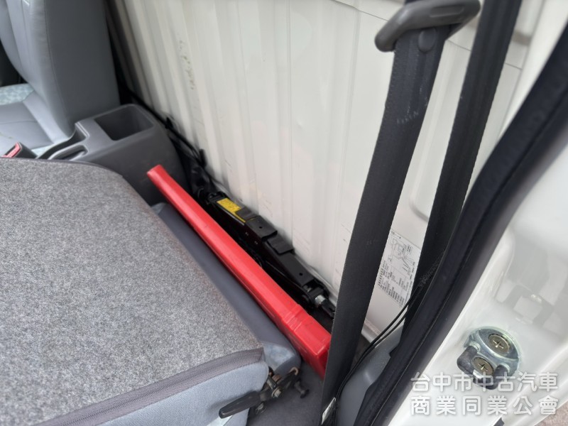 ERYCA 1.3 手排 框式 入檔 檔檔順暢 底盤安靜無異音 一手車 內裝乾淨 車況很健康