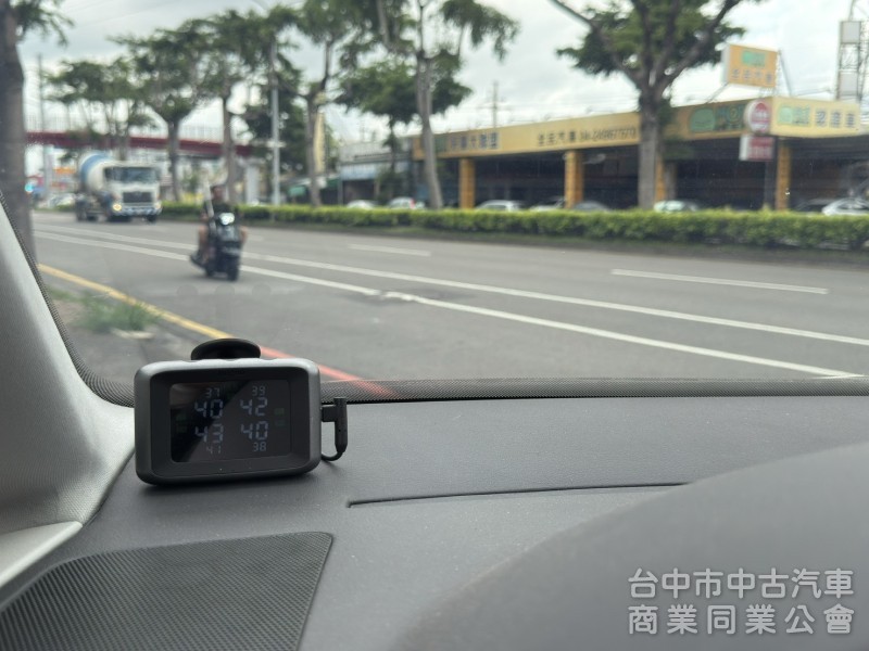 七人座 鈑件 內裝美 按時保養 底盤無異音 可配合任何專業檢查與鑑定 可全額貸款