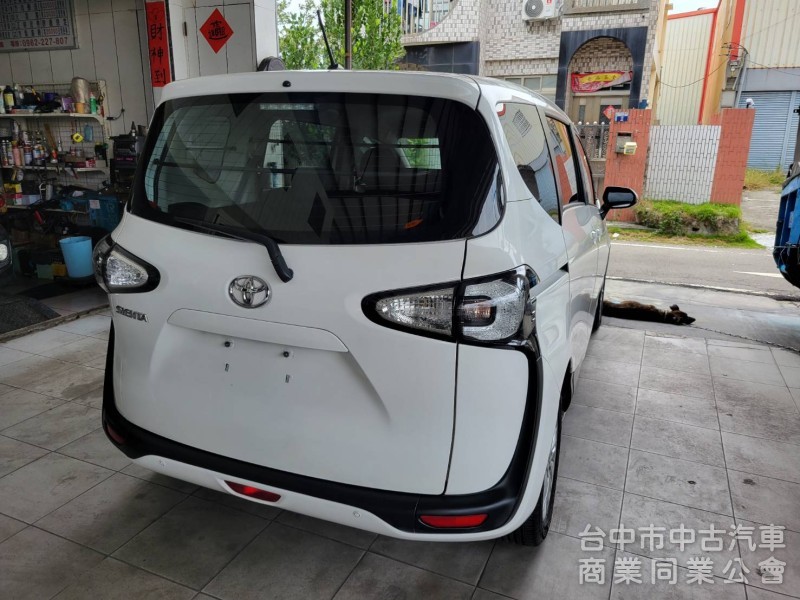 2017年 SIENTA 1500CC 白色 全車原漆原鈑件，一手車，可認證，可全額貸款。