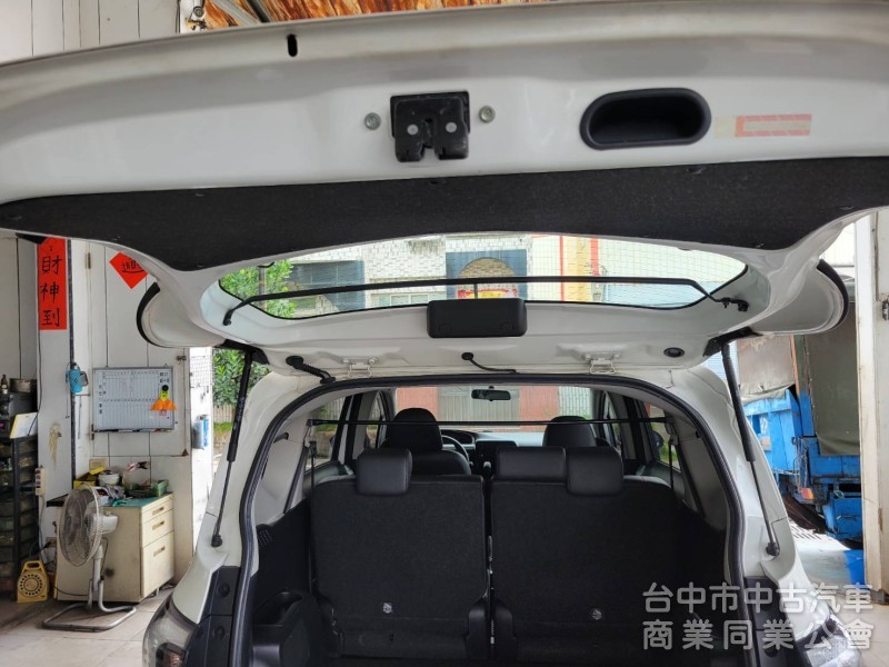2017年 SIENTA 1500CC 白色 全車原漆原鈑件，一手車，可認證，可全額貸款。
