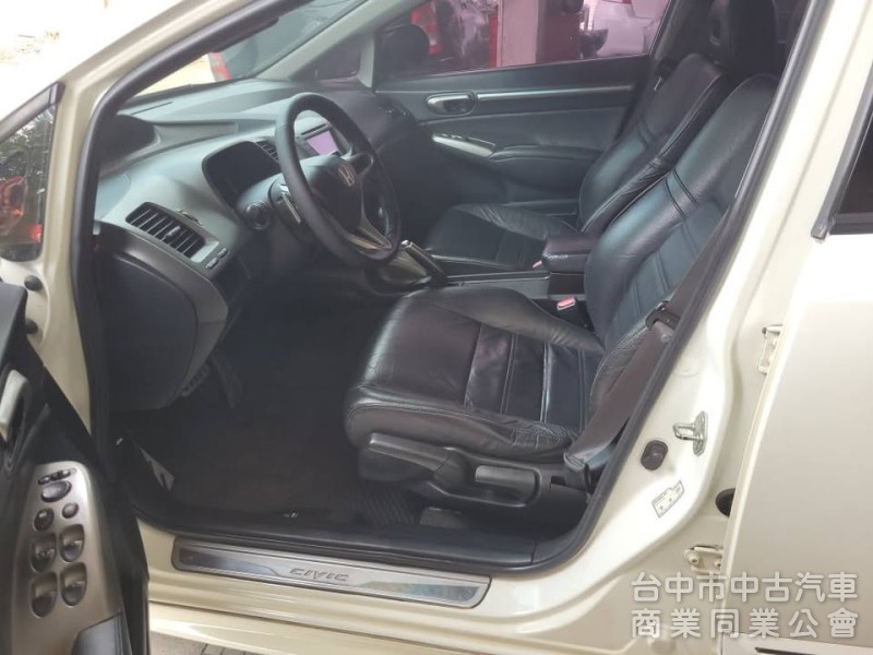 2010年 喜美8代 K12 小改款 1.8L 天窗，恆溫，快撥，RR包，引擎周邊跟底盤都整理好，回去不用在花錢