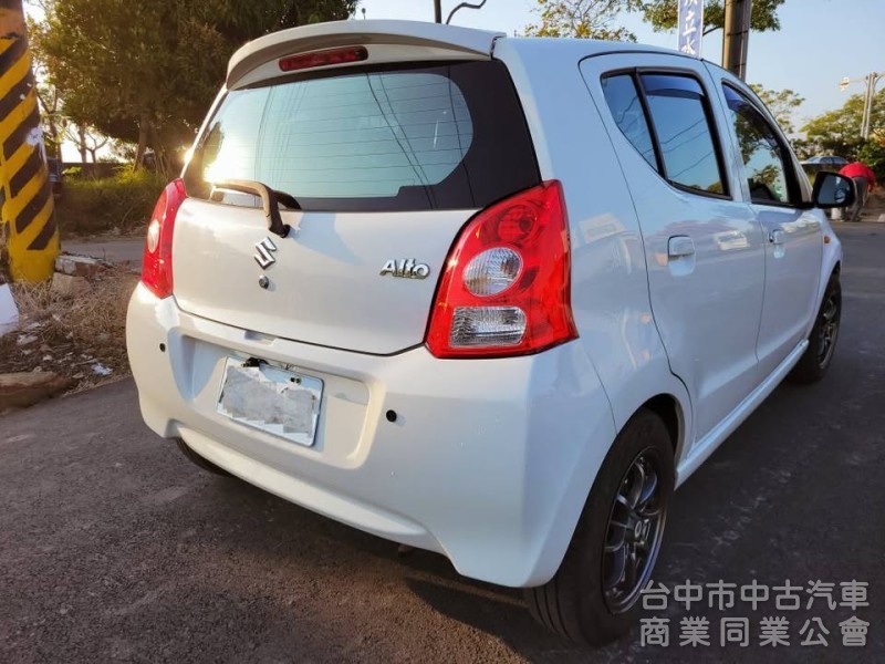 2014 年 Alto 鈴木 奧托 1.0l 日本進口小車， 五門掀背小車，一年稅金只要8640，實車實價。