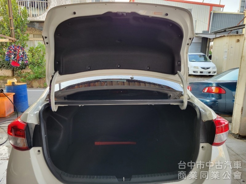 2020 年 Vios 1.5cc 原鈑件，led日型燈，雙安，abs，倒車顯影，省油省稅又耐操。