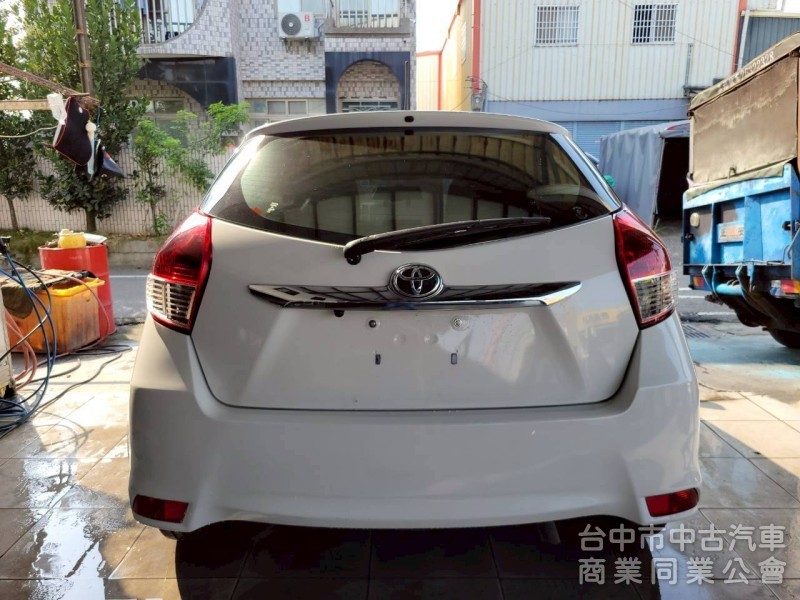 2015 年 豐田 Yaris 皮椅， 原鈑件，安卓機，倒車顯影，實車實價。