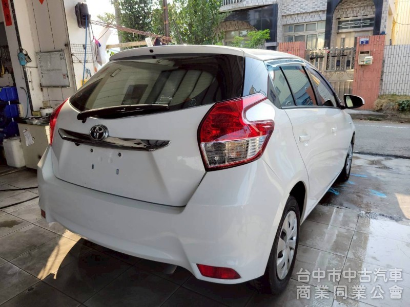 2015 年 豐田 Yaris 皮椅， 原鈑件，安卓機，倒車顯影，實車實價。
